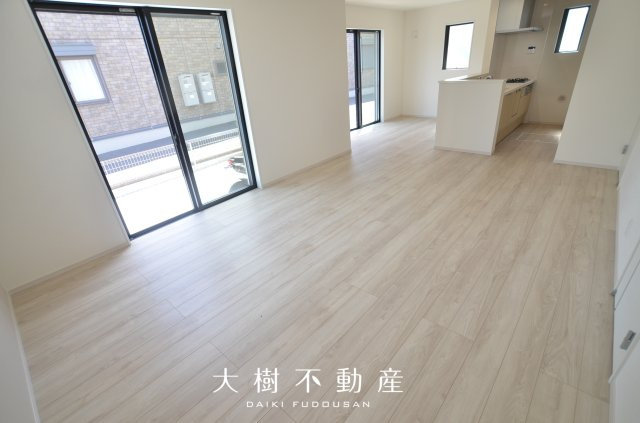 【居間・リビング】 | 海老名市河原口2丁目  新築戸建て　全１棟【仲介手数料無料】 | □■当社なら諸費用を最大限削減できます■□