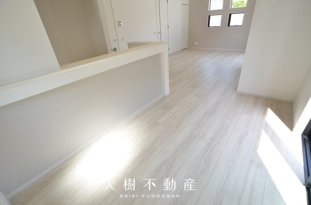 【居間・リビング】 | 海老名市河原口2丁目  新築戸建て　全１棟【仲介手数料無料】