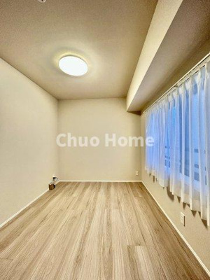 【寝室】 | アルファコート西葛西 | 【寝室】心と体をゆったりと安らげる主寝室。寝室のゆとりが大きい分だけ、暮らしの安らぎは深まります。一日の疲れを癒すだけでなく、ご夫婦の親密な語らいを紡ぎ出します