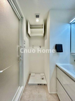 【ランドリースペース】 | アルファコート西葛西 | 【ランドリースペース】担当者がスケールを持ち歩いておりますので、ご見学時には現在お使いの洗濯機などがきちんと収まるかなどもチェックして下さい。見学前に測っておくと非常に便利だと思います。