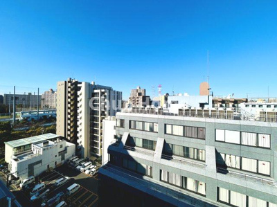 【展望】 | アルファコート西葛西 | 手を伸ばせば、ふれることが出来そうな環境が、そのままインテリアになったような印象です。その豊かな眺望にふさわしい空間には、通風・採光にも優れ、心地よい光と風があふれています