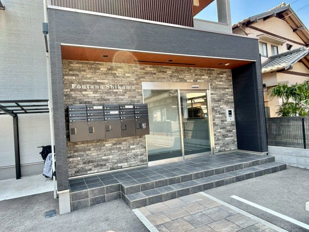 フォンターナ飾磨の駐車場