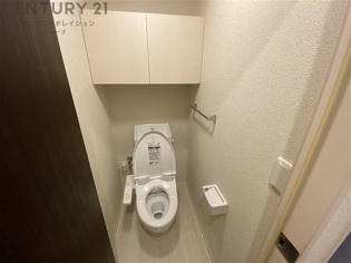 温水洗浄便座付きのトイレです♪