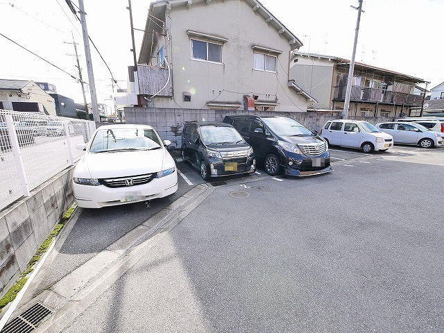 田中モータープールの外観