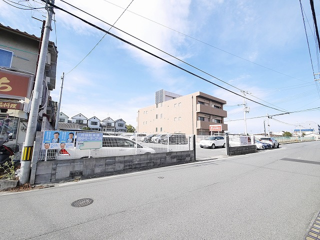 田中モータープールの外観