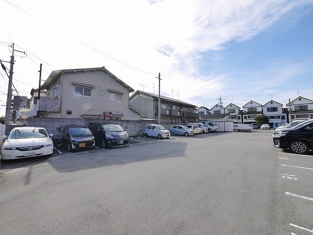 田中モータープールの外観