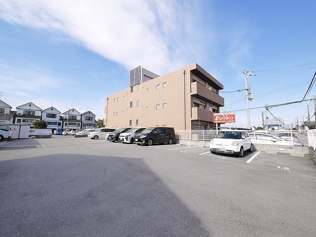 田中モータープールの外観