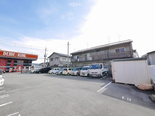 田中モータープールの外観