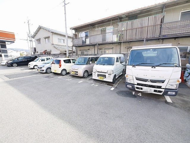 田中モータープールの外観