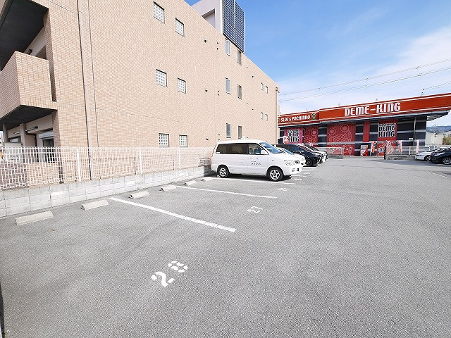 田中モータープールの外観