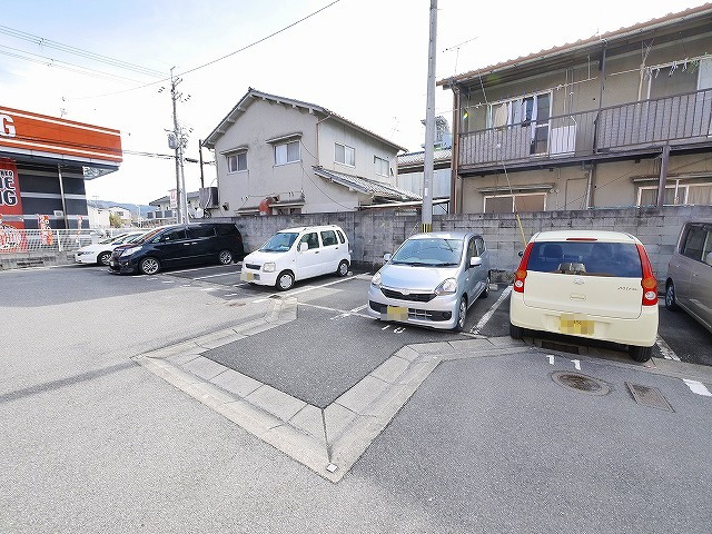 田中モータープールの外観