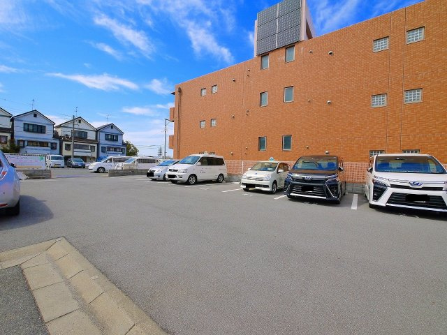 田中モータープールの外観