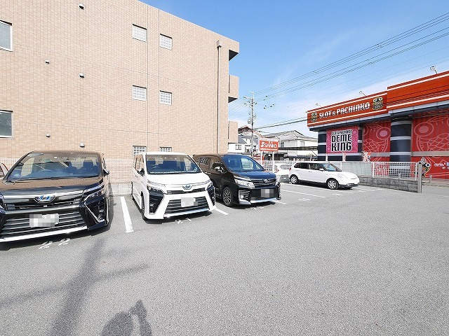 田中モータープールの外観