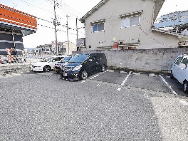 田中モータープールの外観