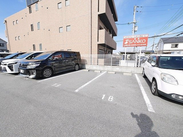 田中モータープールの外観