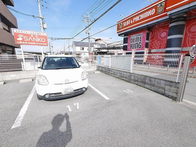 田中モータープールの外観