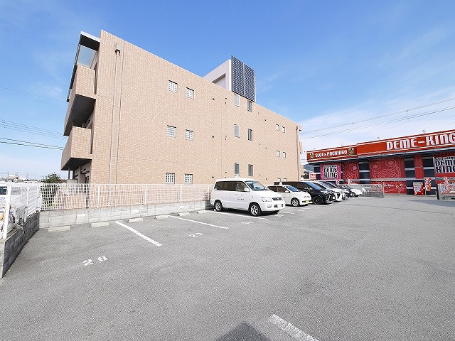 田中モータープールの外観