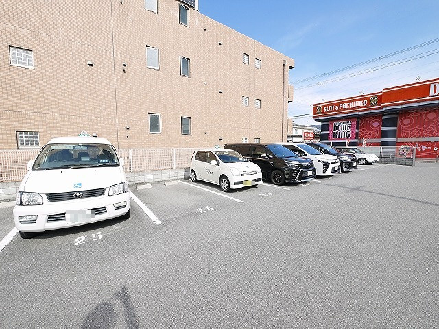 田中モータープールの外観