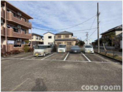 アイリスの駐車場