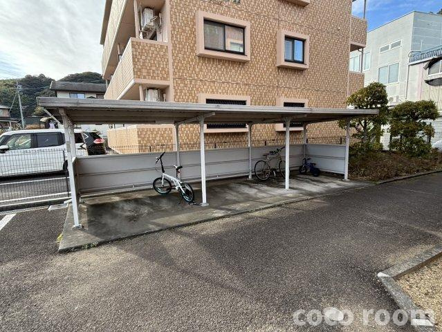 アイリスの駐車場