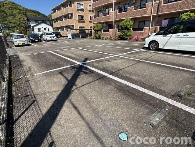 アイリスの駐車場