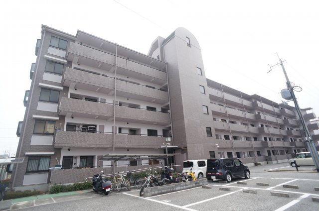 ウエストフィールドの外観|エレベーター・宅配BOX付きのオール電化マンションです