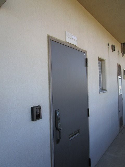 ＢＳマンションの玄関