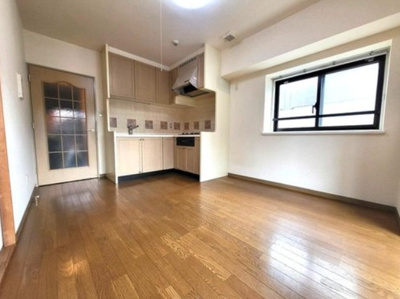 【居間・リビング】 | ライオンズプラザ東向島 | こちらの居間で趣味の時間をお楽しみください