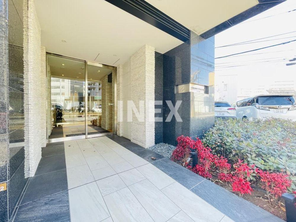 厚木市田村町の賃貸マンションのエントランス