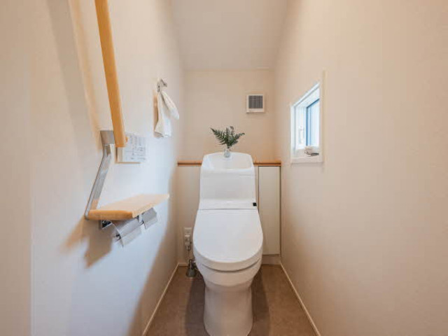 練馬区春日町6丁目　2018年築　生活快適エリア　大型中古戸建のトイレ