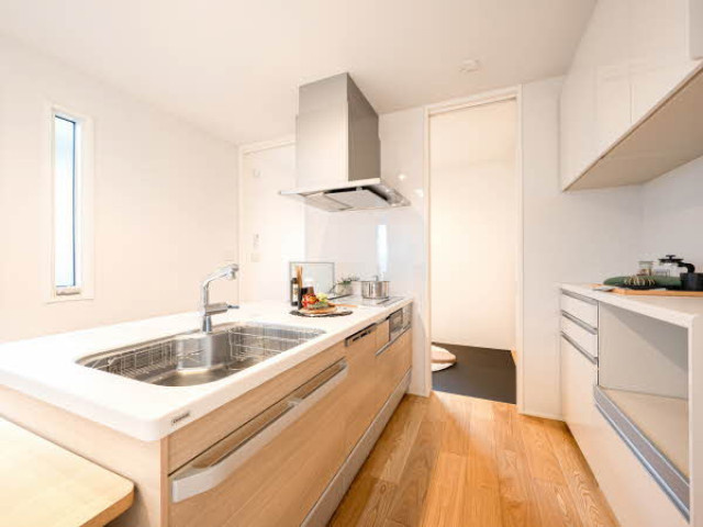 練馬区春日町6丁目　2018年築　生活快適エリア　大型中古戸建のキッチン