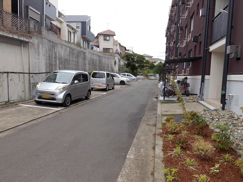 農住団地D棟の駐車場