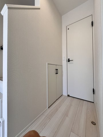 ●津市藤方 第1期 新築戸建【全4棟】の収納|１階階段下収納