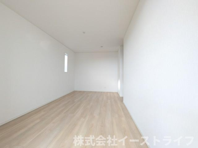 【新築戸建】　いわき市佐糠町第8の子供部屋|4号棟写真　家具などのインテリアともマッチしておしゃれ感が出しやすく、身の回りの整理がしやすいのも洋室の魅力です◎