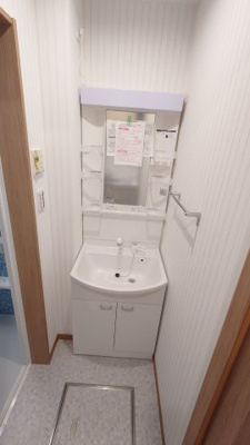 【洗面所】 | Queue de chien 1er | 忙しい朝には欠かせない洗面所です