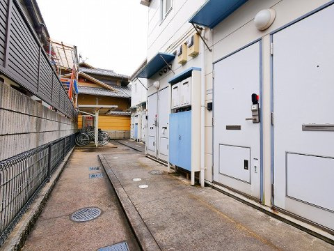 レオパレスＨａｌｆ　Ｍｏｏｎのエントランス|毎日通るエントランスはこのようになっています