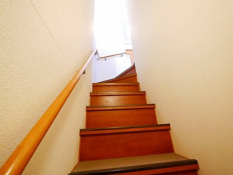 レオパレスＨａｌｆ　Ｍｏｏｎの玄関|落ち着いた玄関です