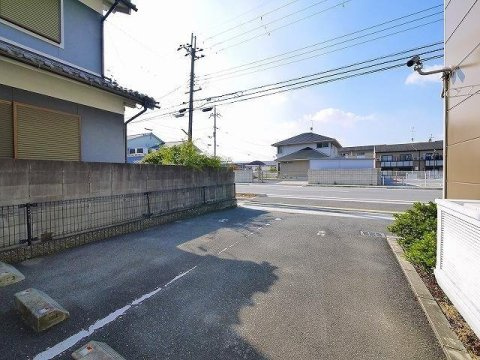 レオパレスＨａｌｆ　Ｍｏｏｎの駐車場|駐車場完備です