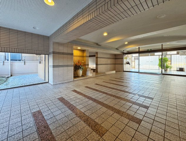 ライオンズマンション中倉のエントランス