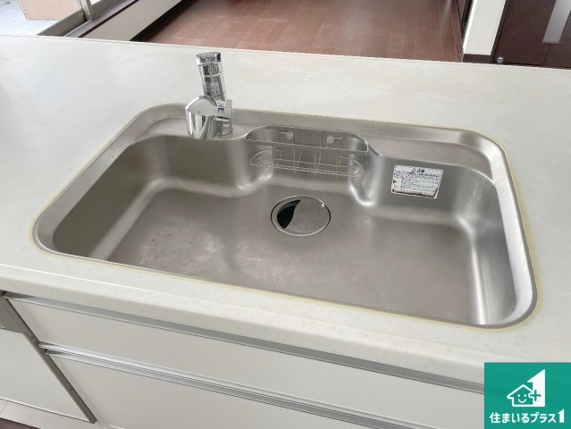 西宮市苦楽園四番町　中古一戸建ての設備|蛇口の先端に浄水器を内蔵しています！原水と浄水、お湯と冷水、シャワーの切替えがワンタッチなので用途によって使い分けられます。