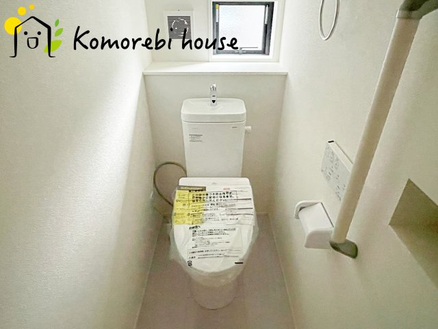 上尾市大谷本郷　9期　新築一戸建て　グラファーレ　02のトイレ|トイレもきれいです
