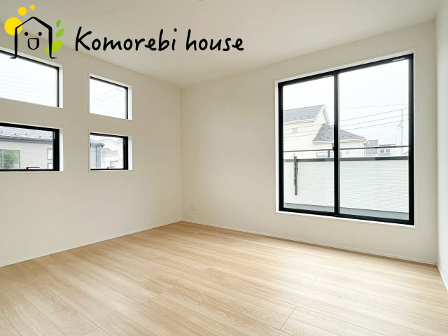 上尾市大谷本郷　9期　新築一戸建て　グラファーレ　02の寝室|落ち着いた色調の寝室です