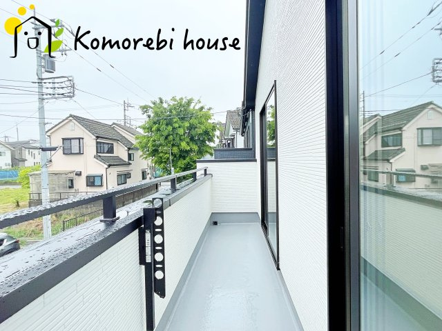 上尾市大谷本郷　9期　新築一戸建て　グラファーレ　02のバルコニー|バルコニーがあります