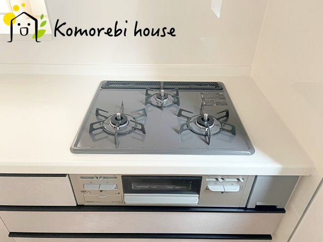 上尾市大谷本郷　9期　新築一戸建て　グラファーレ　02のキッチン|キッチンでお料理をお楽しみください