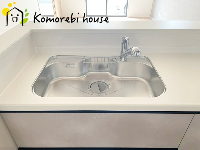 上尾市大谷本郷　9期　新築一戸建て　グラファーレ　02のキッチン|キッチンでお料理をお楽しみください