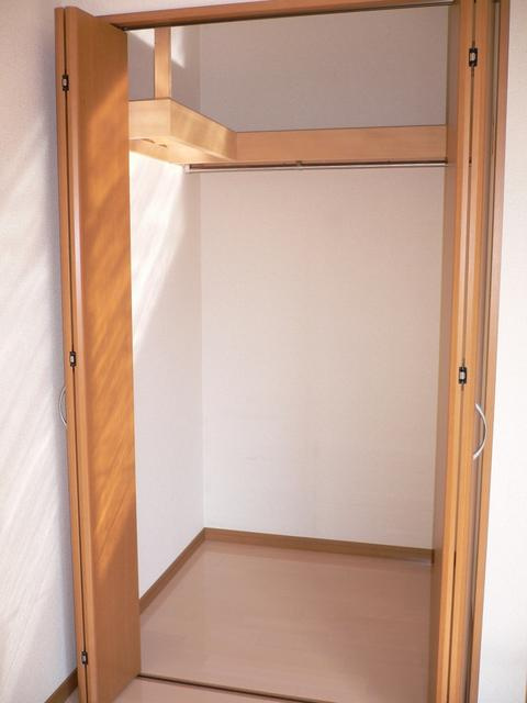 コンソラトゥールの収納|洋室のウォークインクローゼット