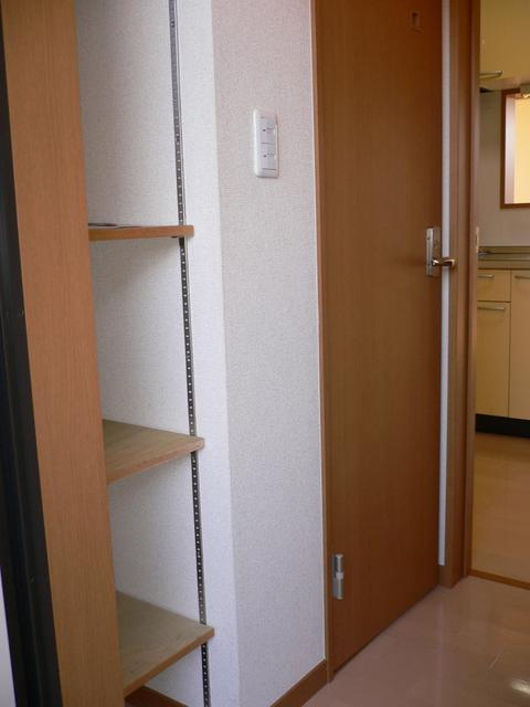 コンソラトゥールの収納