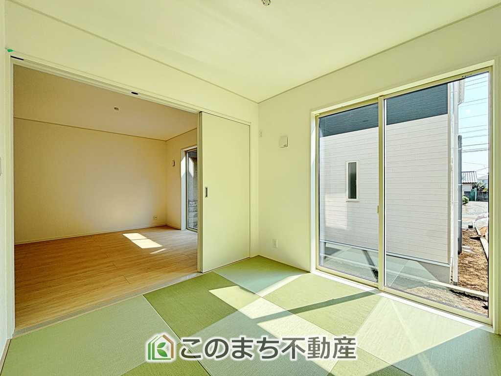 CRADLEGARDEN宇都宮市今宮第3の和室|お子様のお昼寝にも便利な和室です。大きな窓から暖かな日差しが差し込みます♪