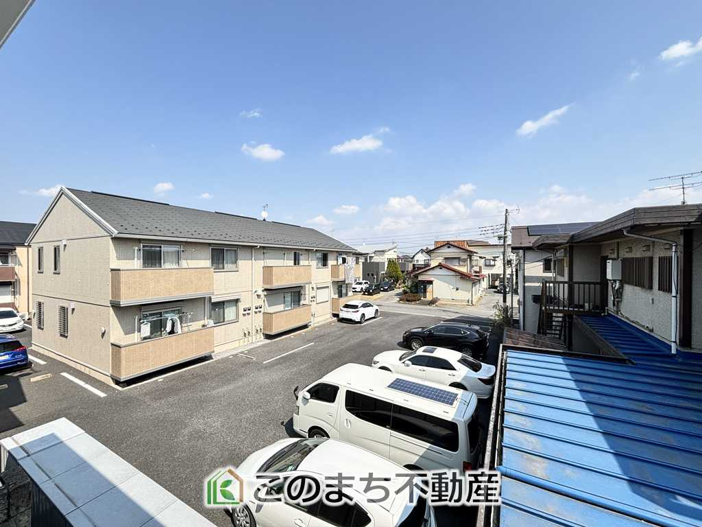 CRADLEGARDEN宇都宮市今宮第3の展望|2階バルコニーからは、開放感あふれる穏やかな街並みを一望。
空が広く感じられ、晴れた日には気持ちよくお洗濯や外気浴も楽しめます

