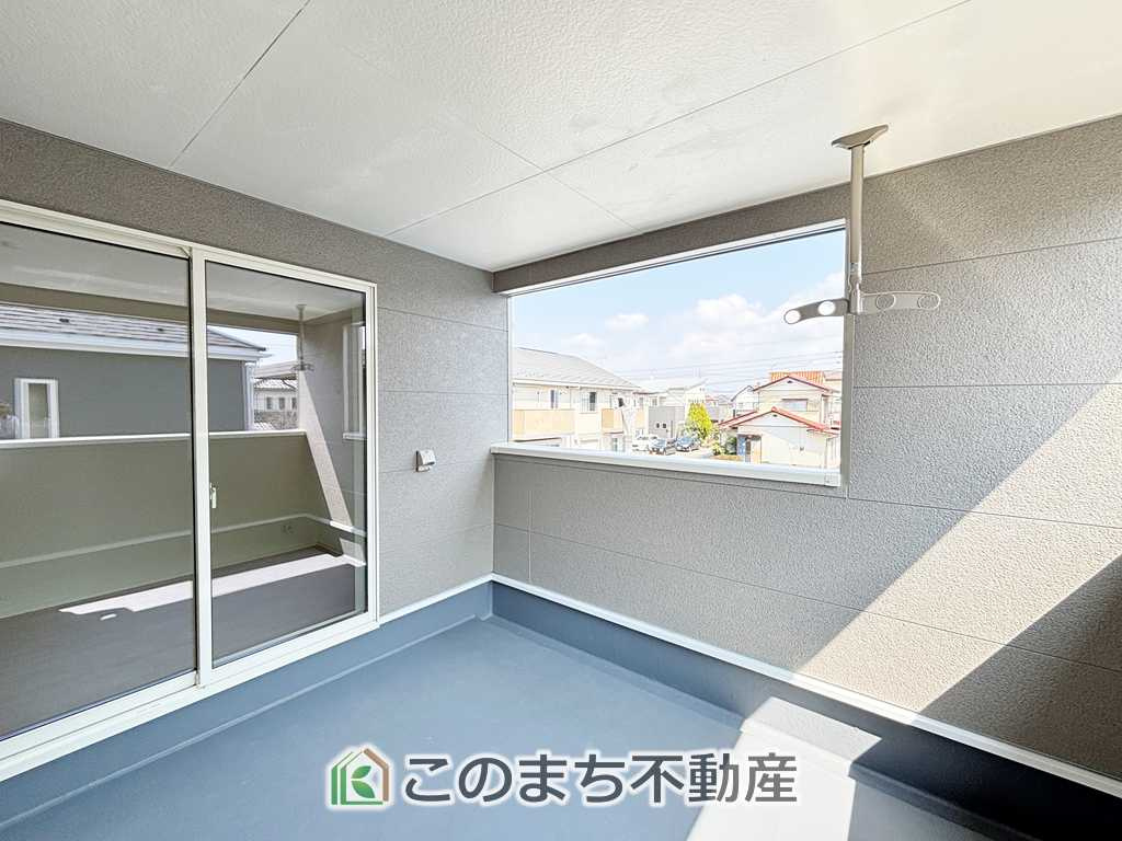 CRADLEGARDEN宇都宮市今宮第3のバルコニー|南向きの大型バルコニーは陽当り良好で、たっぷりのお洗濯物もよく乾きます！
さらにインナーバルコニーなので雨の日でも安心してお出かけできますね♪